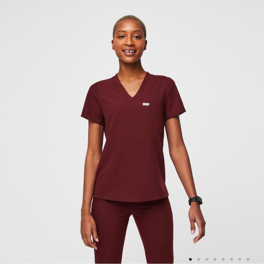 Figs Catarina One Pocket Scrub Top NWOT
